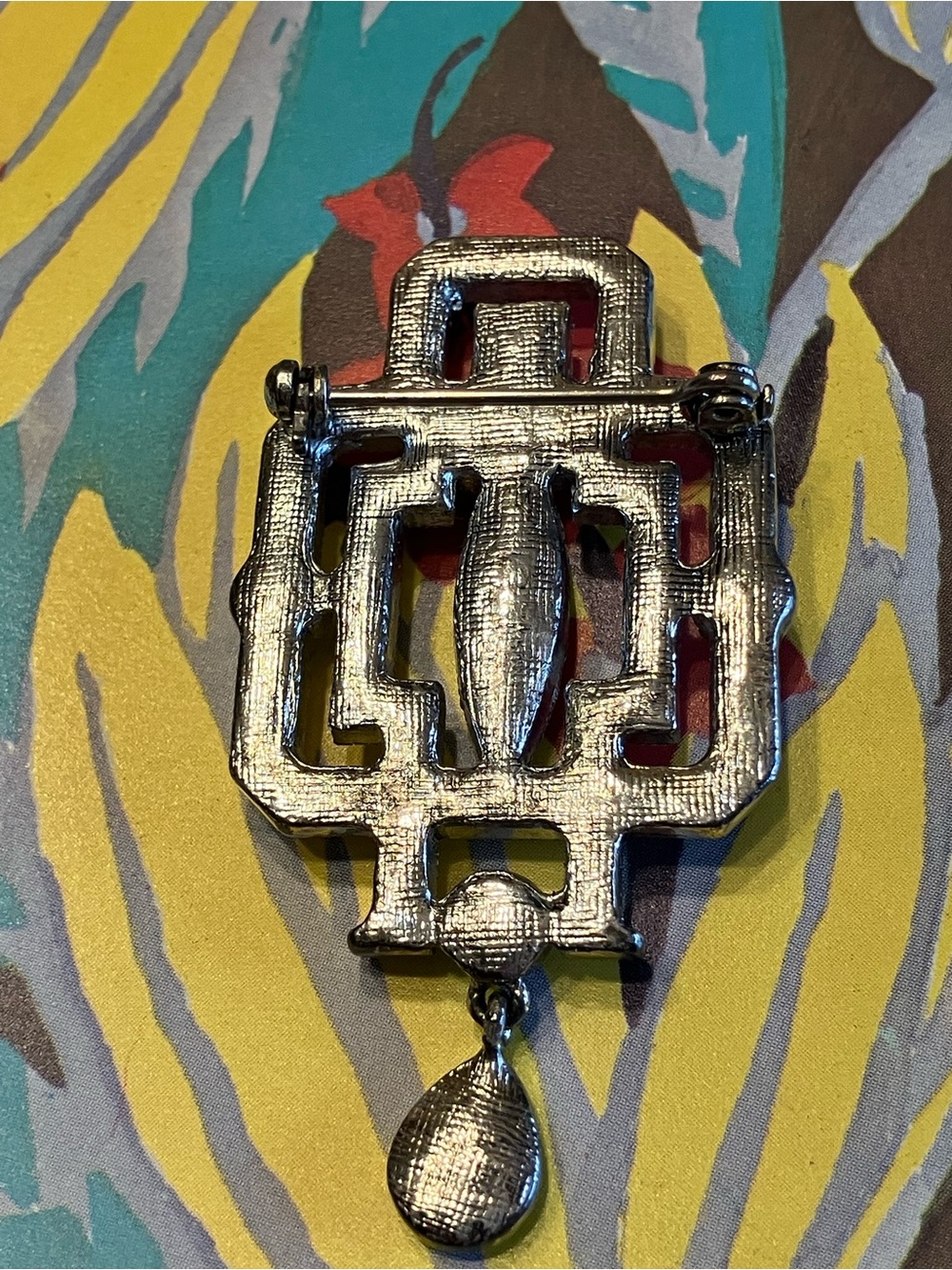 ART DECO ENAMELED BROOCH WITH PRONG SET CRYSTALS AND STONES - Picture 4 of 8